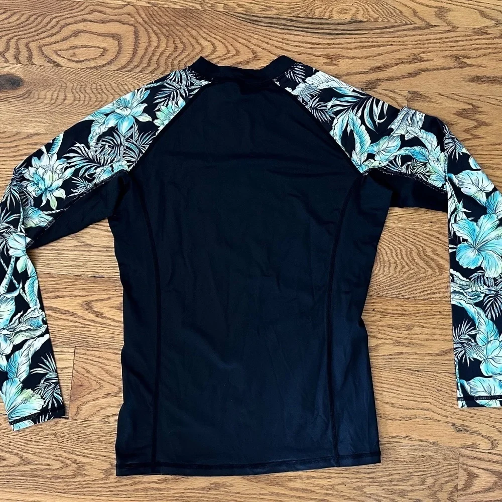 NWOT Rash Guard (unsure of brand) with Cardiff Surf Co Logo (Size L)